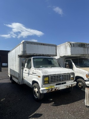 87 88 89 90 91 FORD VAN E350 Rear Axle Assembly