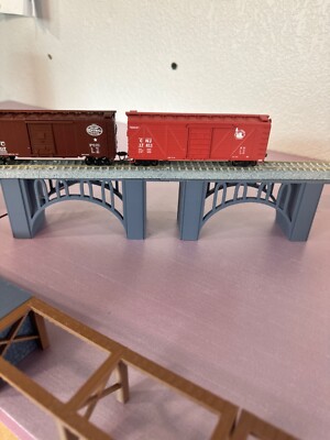 HO Scale Concrete Train Bridge Set