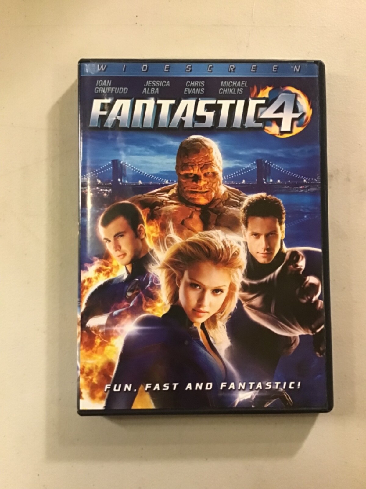 Fantastic 4 - DVD - Like New - Kerry Washington,Julian McMahon,Michael Chiklis Fantastic 4 - DVD - Like New - Kerry Washington,Julian McMahon,Michael Chiklis