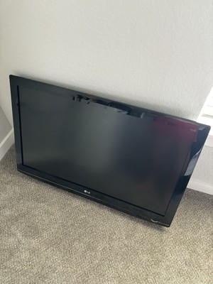 TV LG 43  LCD 1080p HDTV & TV LG 26  LCD HDTV    2 TVs For One Price.