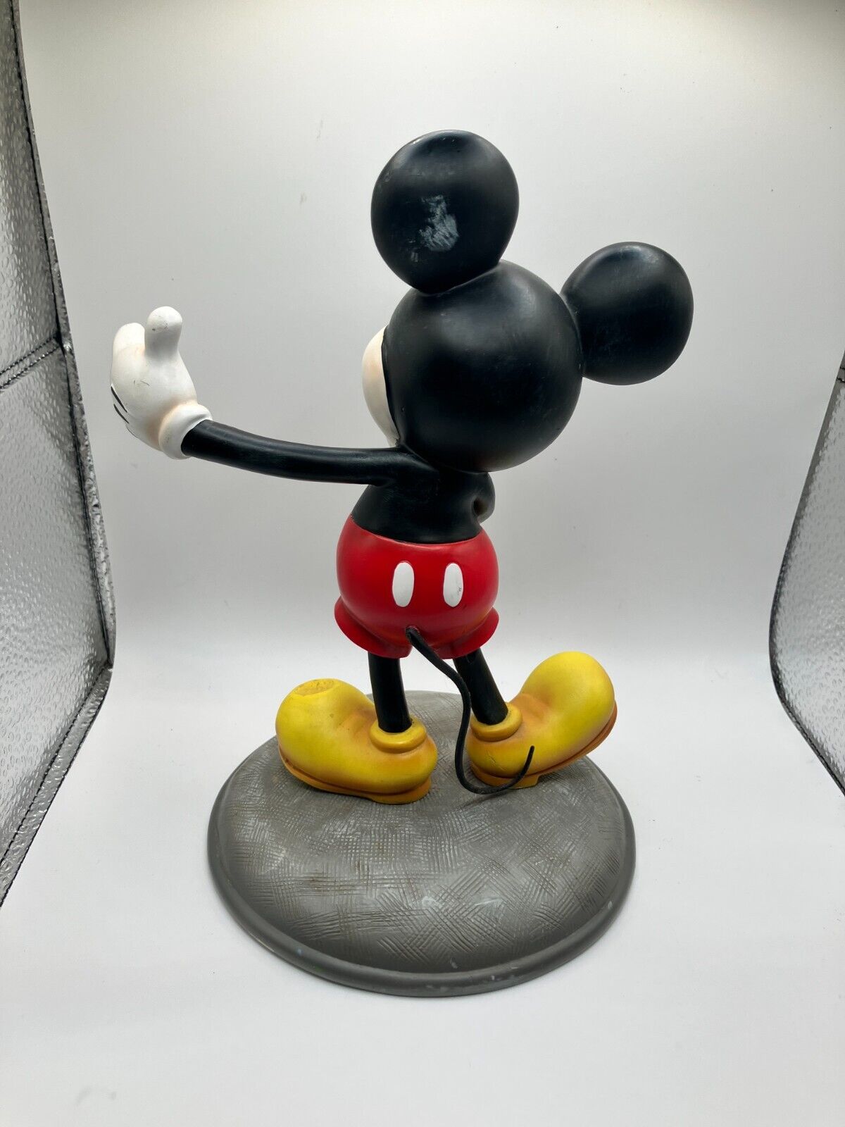Hallmark Flowers Disney Mickey Mouse Limited Edition Hallmark Flowers Disney Mickey Mouse Limited Edition