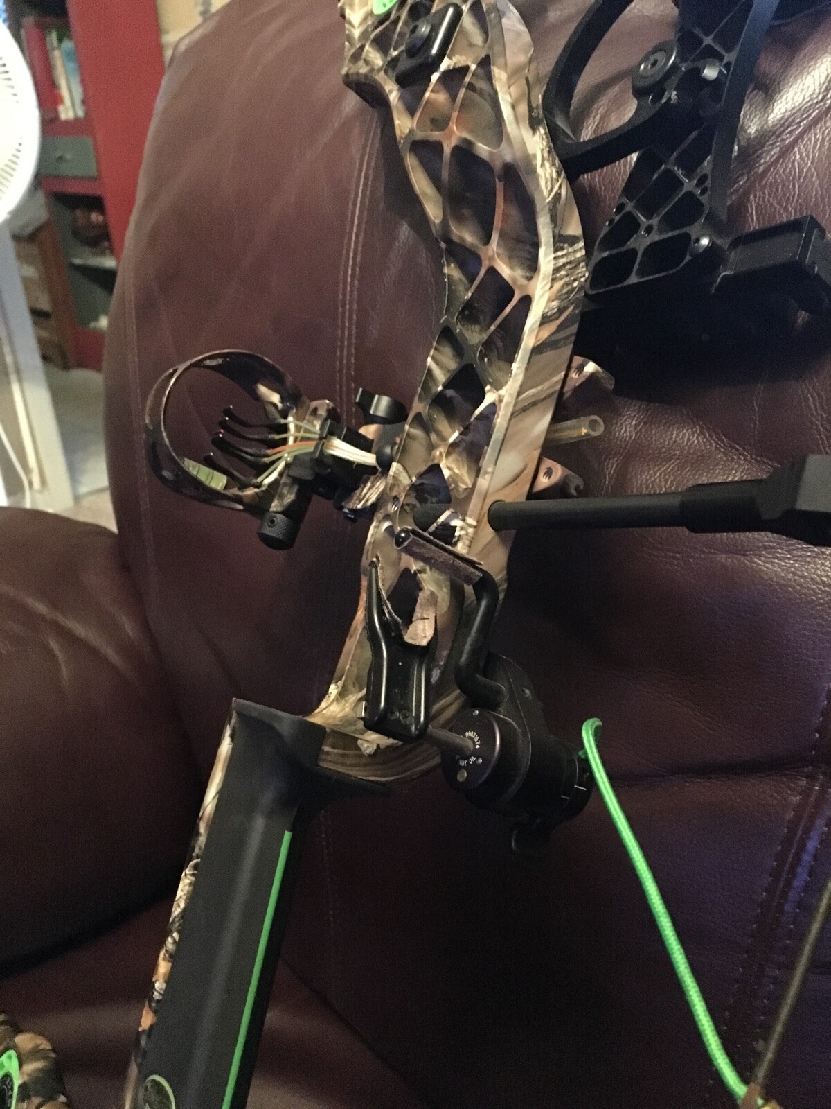 mathews heli m RH compound bow, very good condition. comes with everything.
