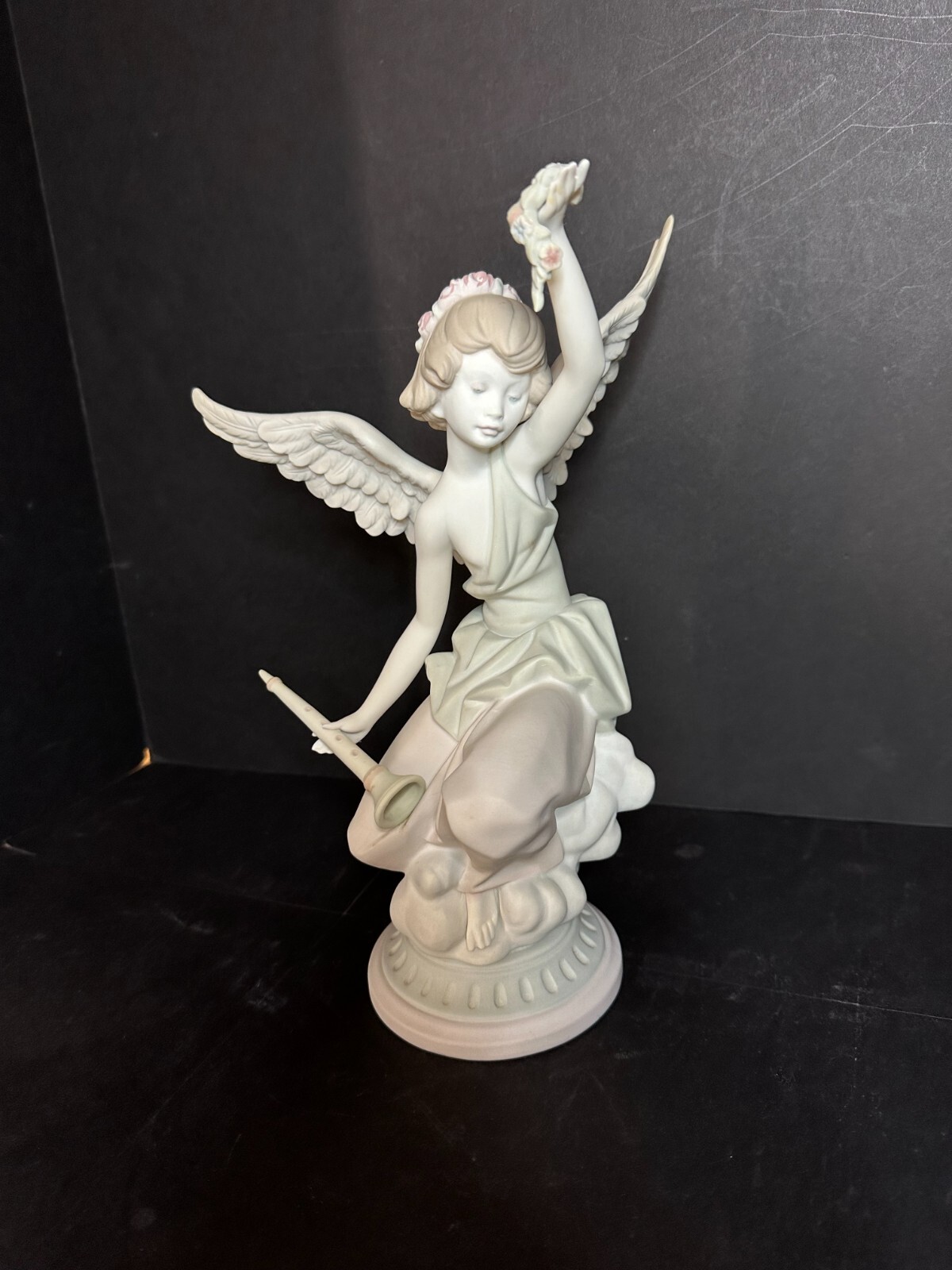 スポーツ LLADRO LLADRO 1463 PORCELAIN CAREFREE ANGEL WITH FLUTE FIGURINE