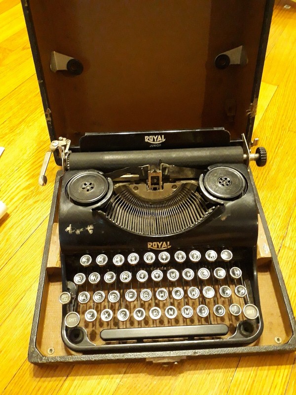1934 Royal Junior on the Typewriter Database
