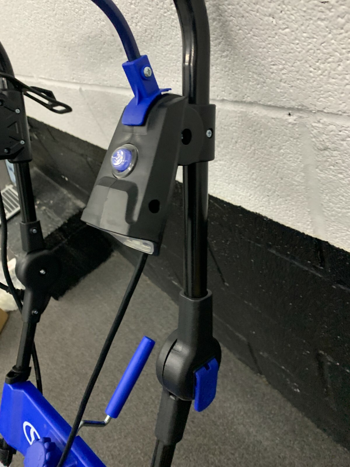 Snow Joe SJ625E Electric Single Stage Snow Thrower 21-Inch 15 Amp Motor