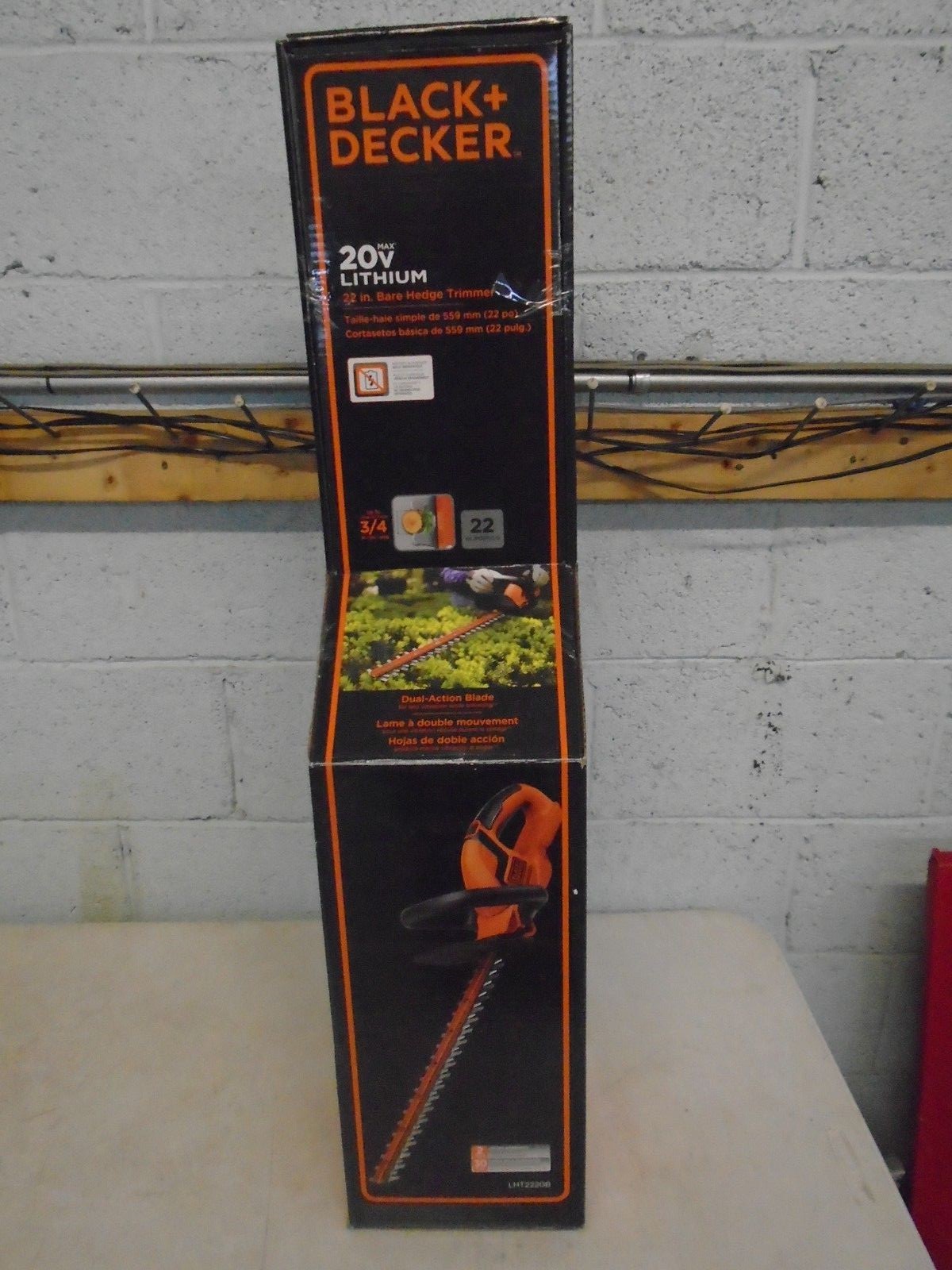 Black & Decker 20 volt 22in hedge trimmer tool only battery not included
