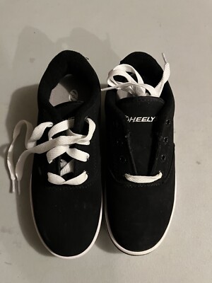 Heelys sneakers - (Youth size 5, UK 4) New and never worn!