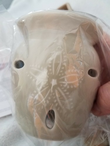 Scentsy Sand Dollar plug in Warmer, free shipping