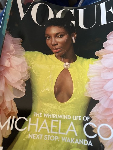 女性情報誌 Vogue Brasil Magazine November 2021 女性情報誌 Vogue Brasil Magazine November 2021 Vogue's