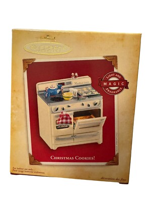 Hallmark Magic Ornament 2004 Christmas Cookies Stove Oven QLX7611