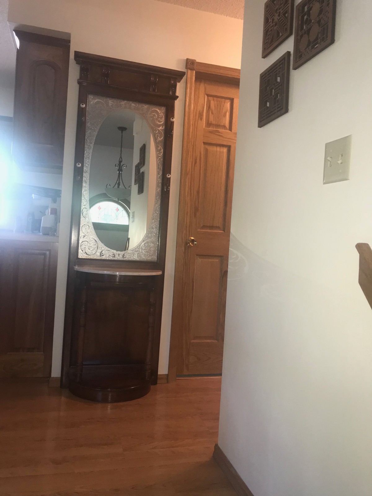 Pulaski Hall tree with marble top, has 4 hooks Pick up in Minnesota only