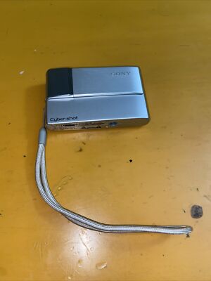 Sony Cyber-shot DSC-T10 7.2MP Digital Camera - Silver
