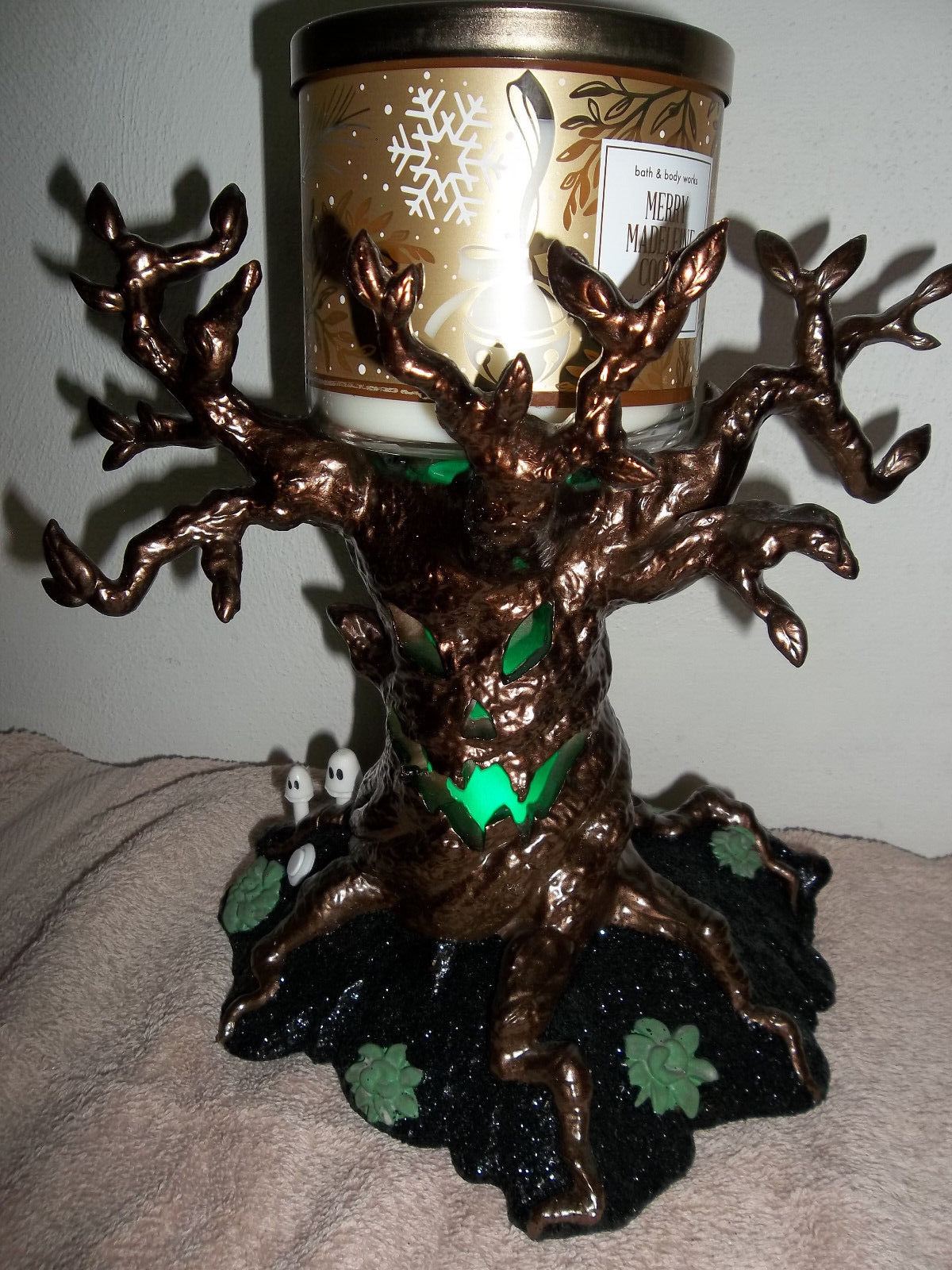 Bath and Body Woks Light Up Monster Tree Candle Holder-New