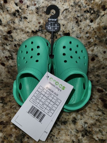 Infant crocs size 4 top