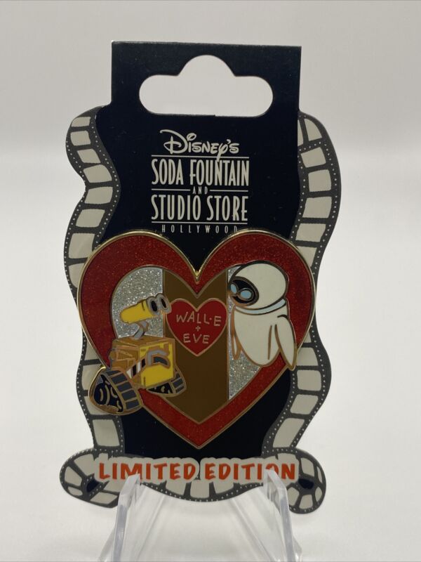 DSF DSSH Wall-e and Eve Heart Pin LE 300