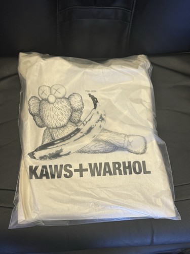 UNIQLO • KAWS ARTBOOK with TOTE BAG KAWS x UNIQLO Art Book Tote Bag By Phaidon Customize Order