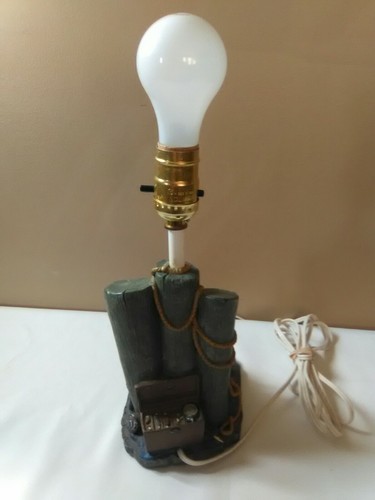 VINTAGE TACKLE EQUIPMENT DECO  FISHING MANS CAVE  LAMP 10 1/2