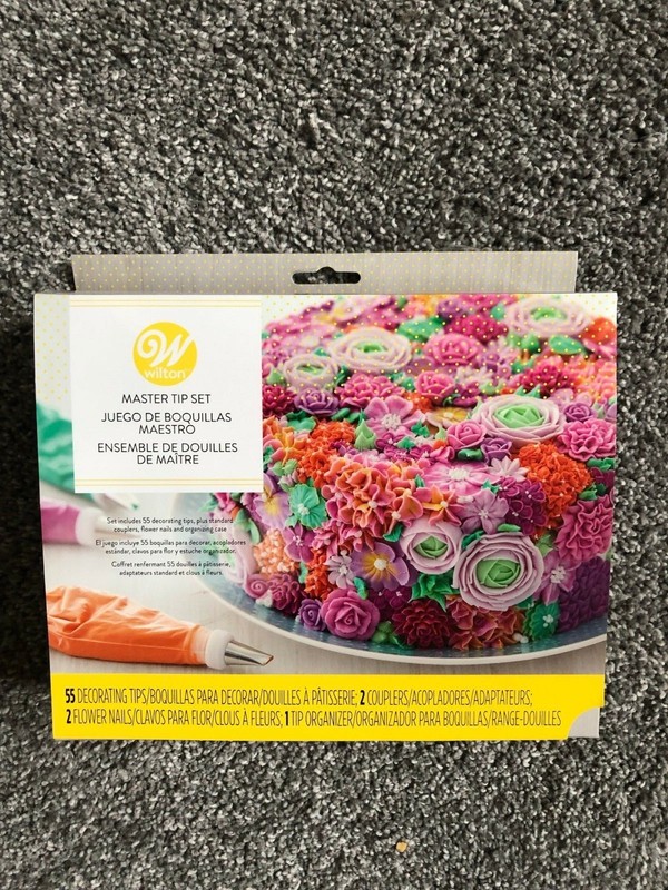 Wilton Master Tip Set 55 Decorating Tips, Couplers, Flower Nails,