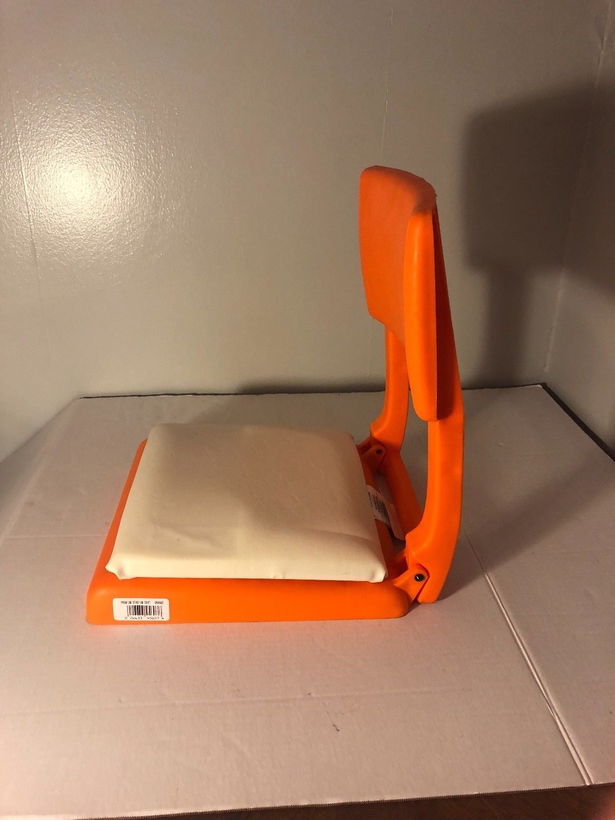 Action Products Premium Stadium Seat  Orange   EUC  L2