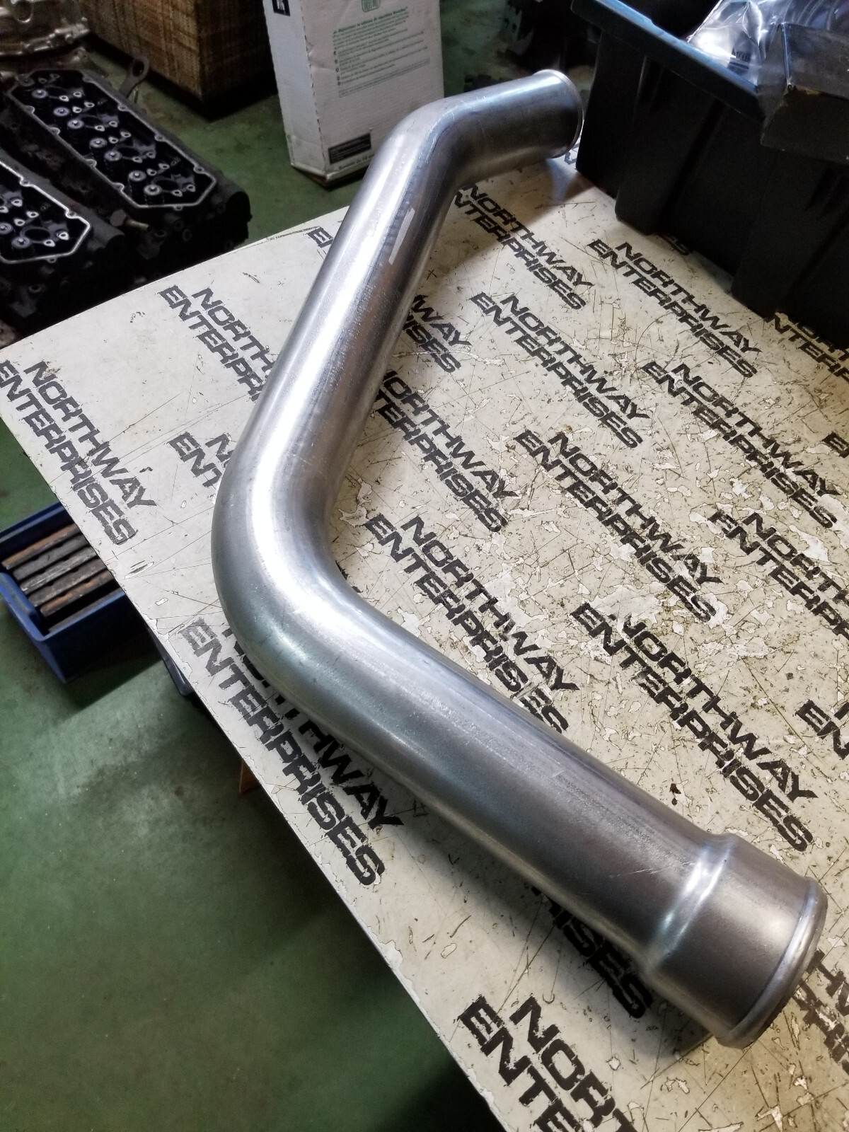 1001117940 JLG pipe,cac outlet - Picture 1 of 5