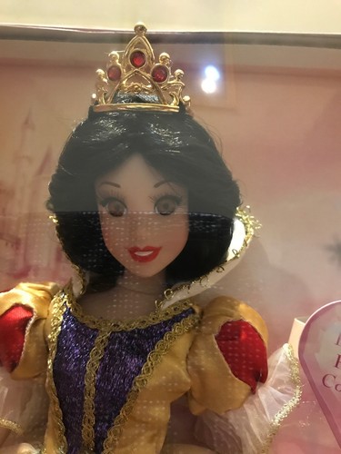 Disney Princess Enchanted Tale Snow White 2007 Brass Key Porcelain Doll