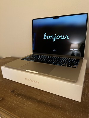 Apple MacBook Air 13.6'' (512GB SSD, M2, 8GB) Laptop - Starlight - MLY23LL/A