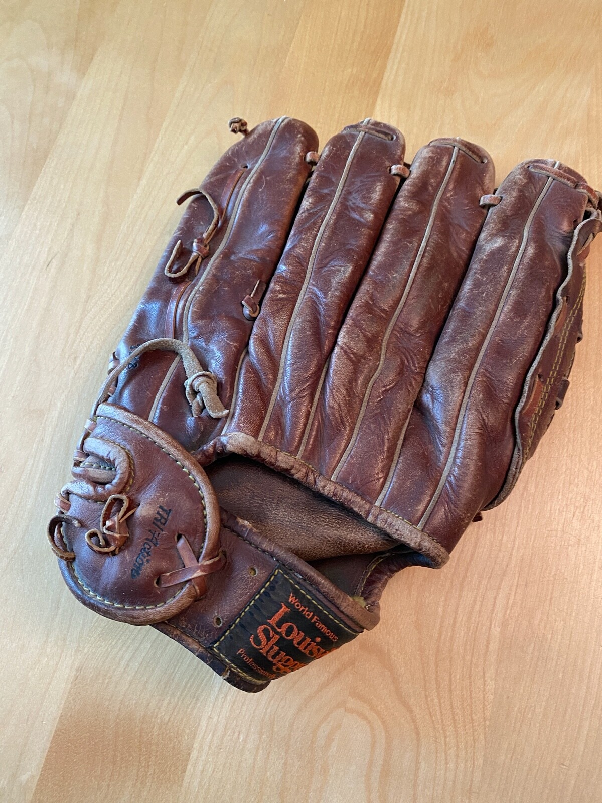 LOUISVILLE SLUGGER 125 SERIES PROFESSIONAL PLAYER DESIGN RHT BASEBALL GLOVE