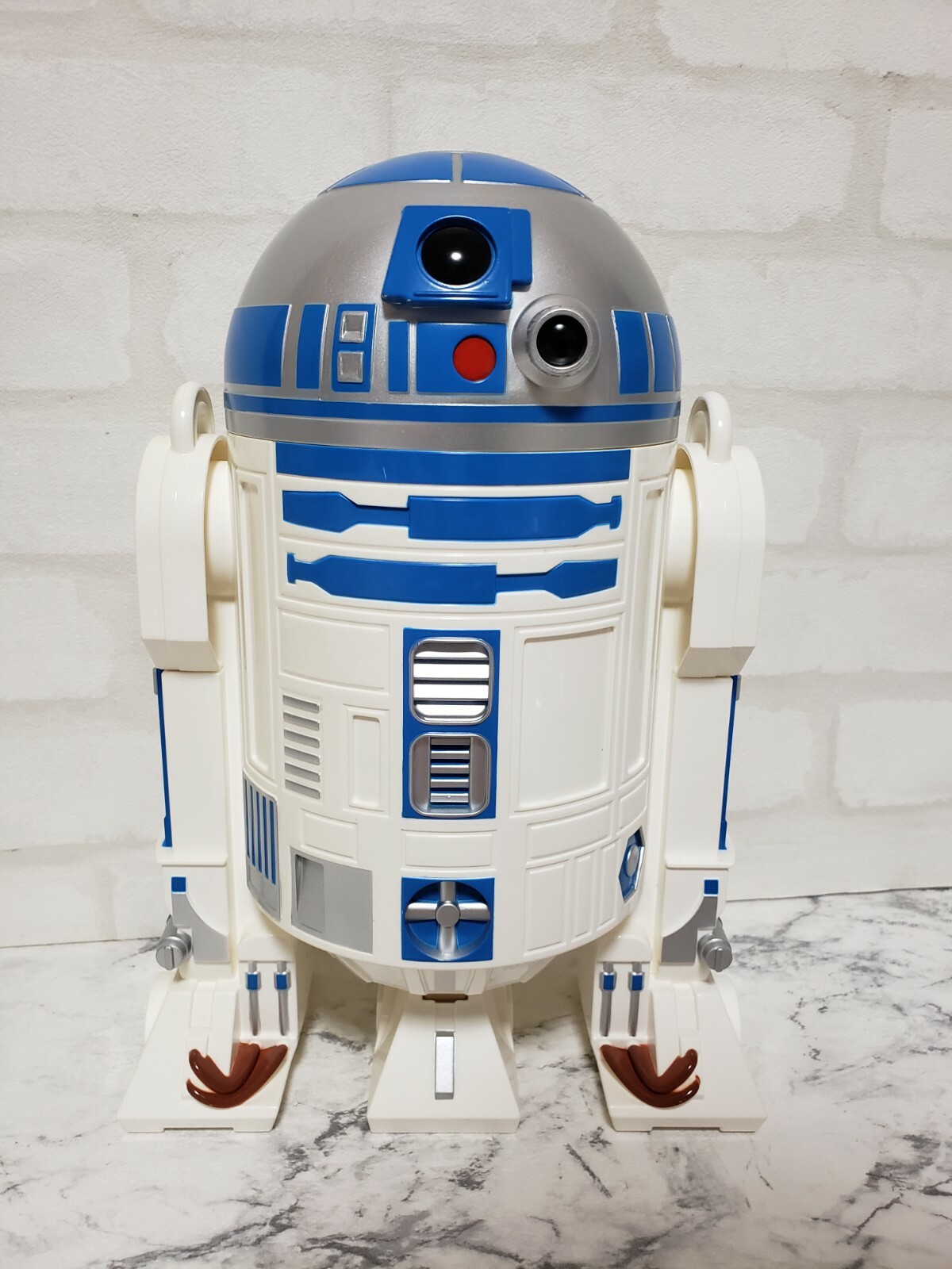 R2-D2専用ディスプレイケース Tokyo Disney Resort Limited Star Wars R2 - D2 Popcorn Bucket