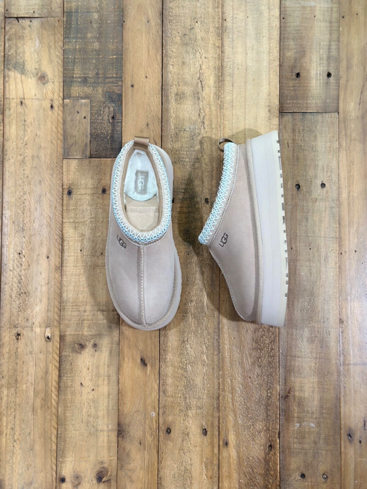 Pre-owned Ugg Tazz Sand In Beige