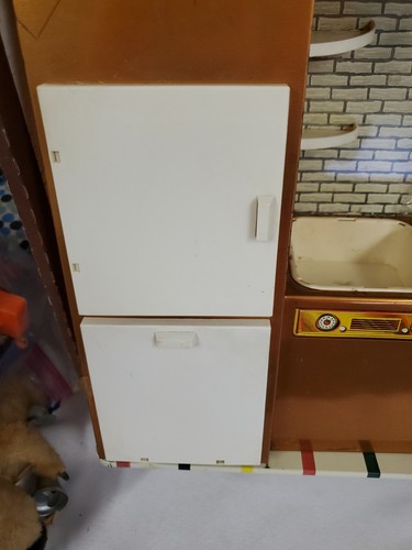 Vintage 1960’s T. Cohn Modern Coopertone Kitchen #680 SUPERIOR TOYS w Dishes/Box