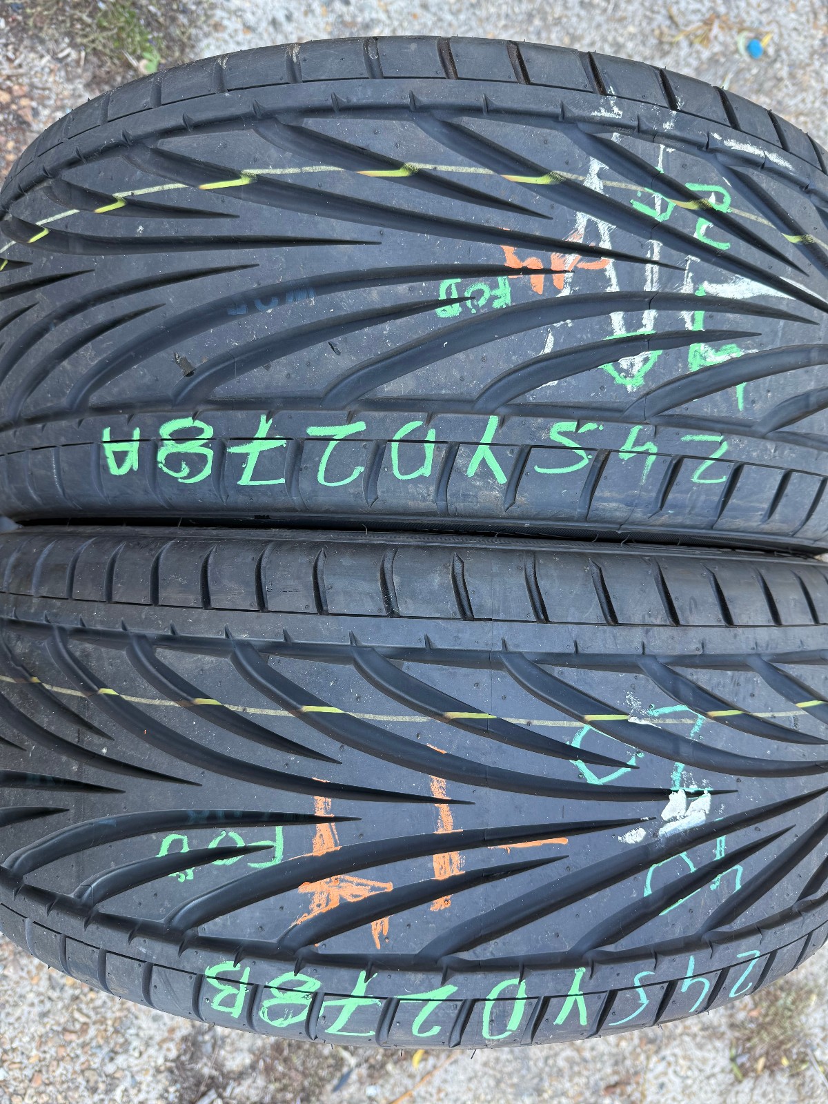 New 245 40 20 Toyo Proxes T1R, 99y, x2 A Pair (F1_tyres) FOD YD278