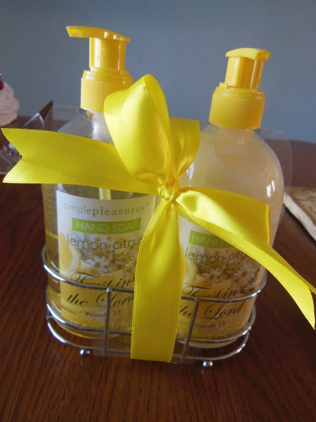 Simple Pleasures Bath Gift Set In Basket