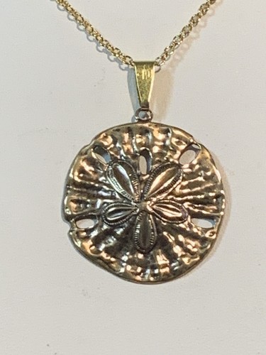 HUGE SALE** 50% OFF **EXQUISITE GOLD SAND DOLLAR SHELL NECKLACE W/18" CHAIN-NEW