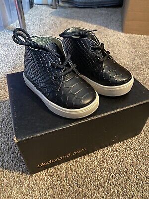 AKID THE KNIGHT SNEAKER BOOT TODDLER BLACK SNAKE SIZE 5C