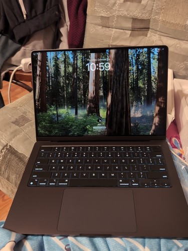 Apple MacBook Pro 14 Apple MacBook Pro 14