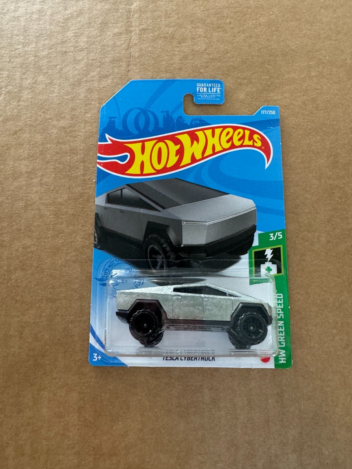 ホットウィールTesla Cybertruck 3台セット Amazon.com: Hot Wheels 2022 HW Hot Trucks Tesla Cybertruck