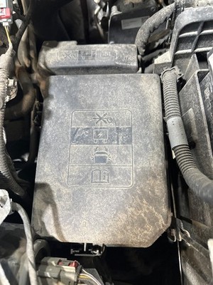 18 19 20 21 22 CHEVY EQUINOX Engine Fuse Relay Box