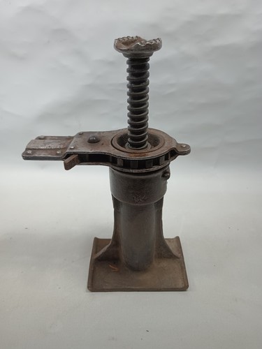 Vintage Automobile House Ratchet Style Screw Bottle Jack 114 os