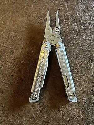 Leatherman Free P2 Multi Tool, Near Mint!  No Sheath, Discontinued Tool!