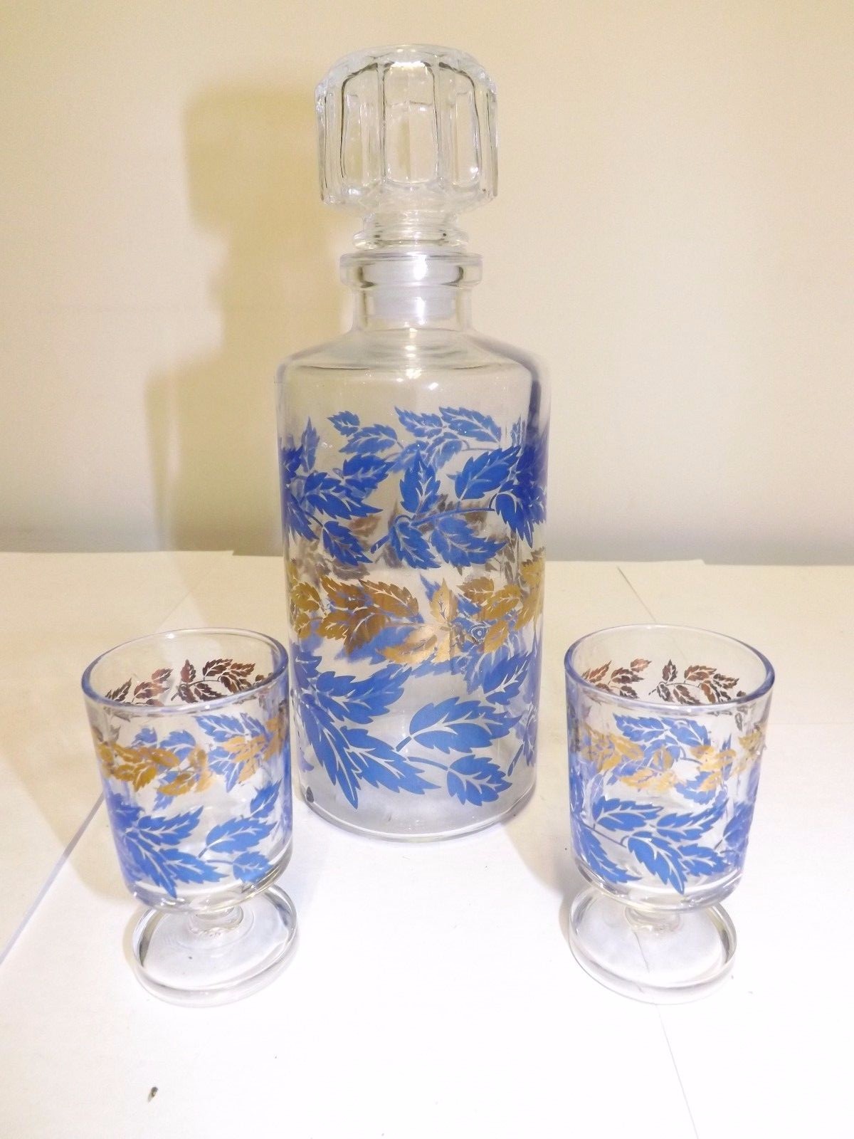FRANCE MARKED GLASS DECANTER STOPPER & 2 CORDIAL FOOTED GLASSES BLUE GOLD LEAVES