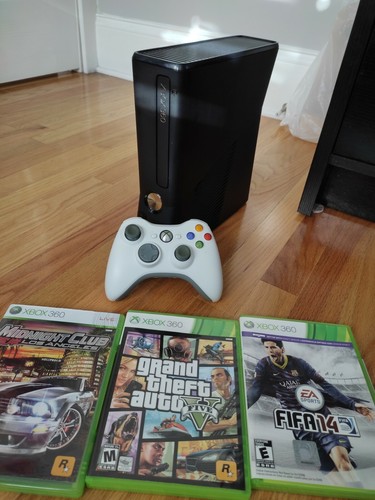 XBOX360　250GB Amazon.com: Microsoft Xbox 360 250GB Spring Value Bundle