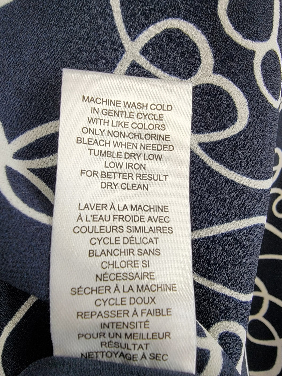 T Tahari Printed Blouse Women's XS Navy/White V-Neck Pleat Short Sleeve Pullover - Picture 14 of 16