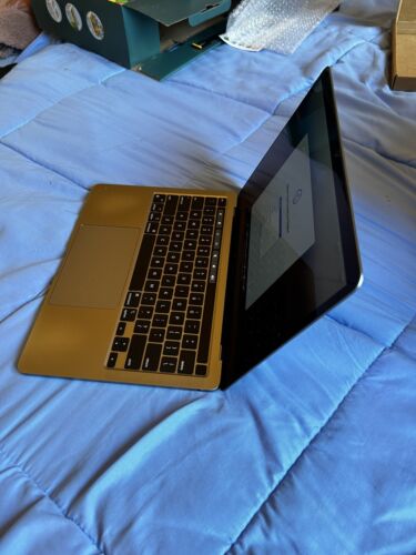 Apple MacBook Pro 2020 A2338 13in M1 8 Core 8GB RAM 256GB Apple MacBook Pro 2020 A2338 13in M1 8 Core 8GB RAM 256GB