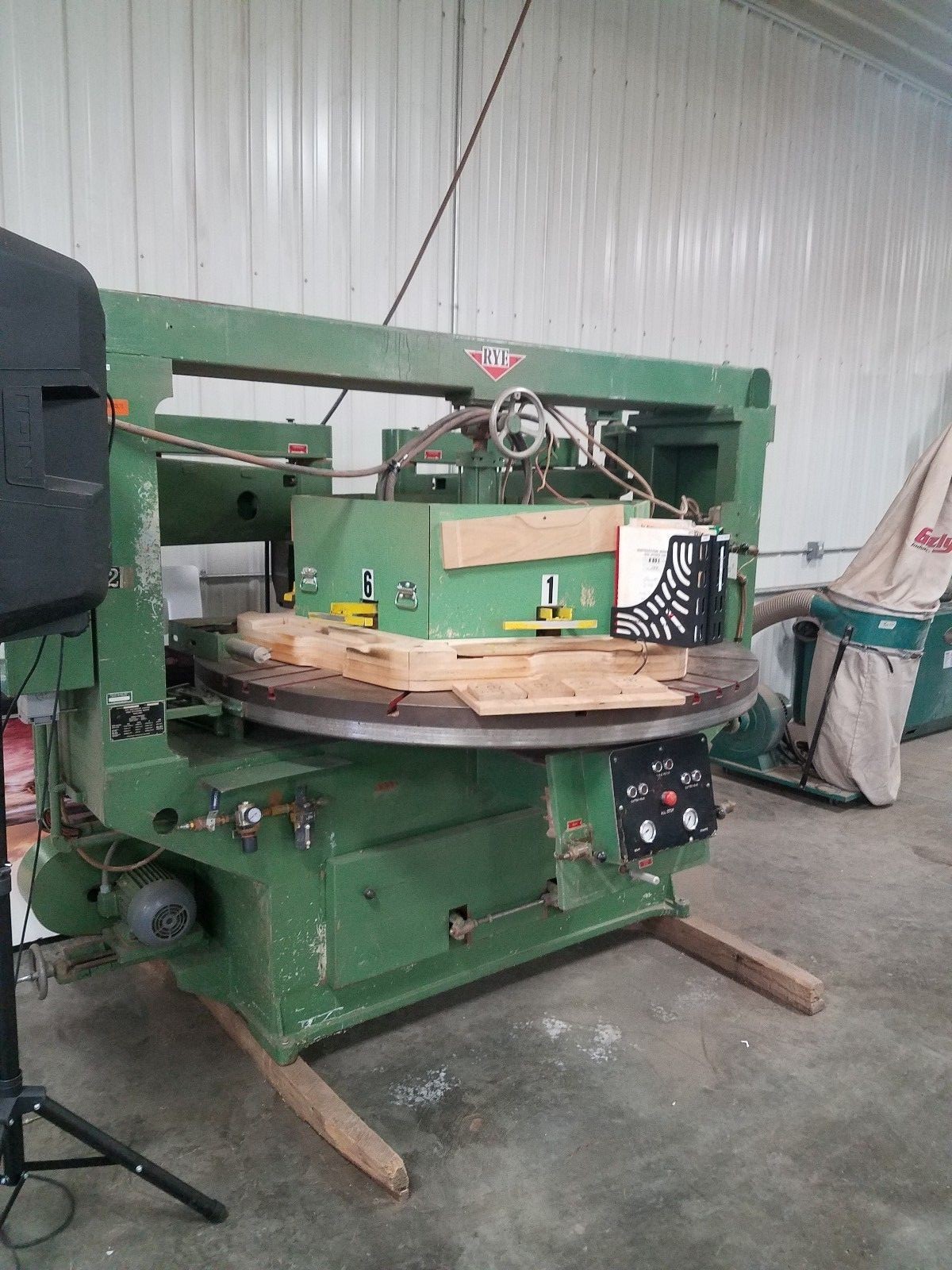 Rye Type R 80 Double Headed Automatic Wood Shaper Sander Machine No. 910/77