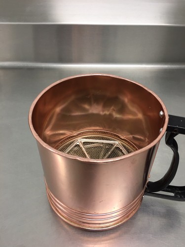 ALUMINUM FLOUR SIFTER COPPER BRIGHT BLACK SQUEEZE HANDLE MID-CENTURY