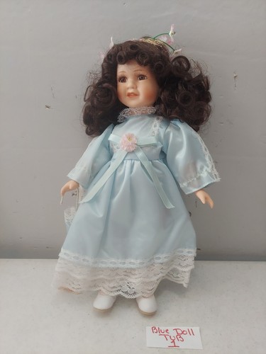 porcelain doll ロシア人形 Russian Porcelain Doll With Traditional Folk Costume | eBay