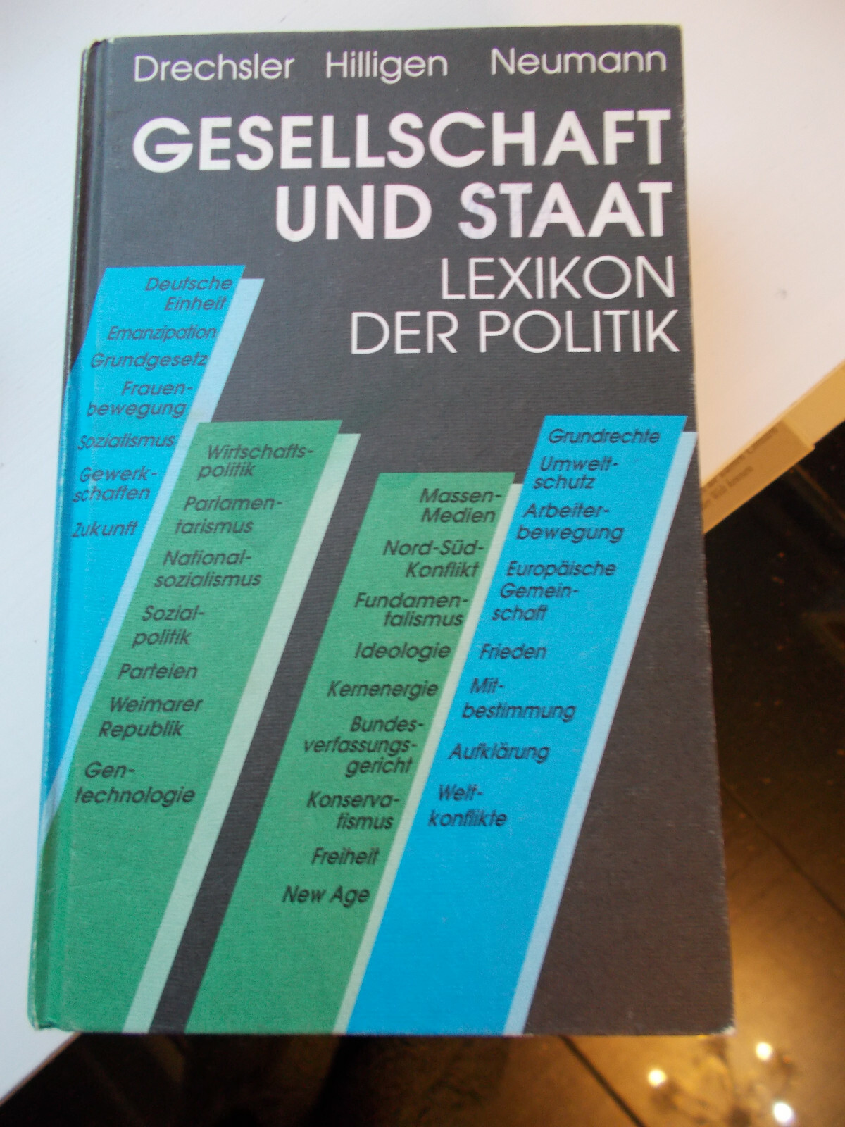 Gesellschaft und Staat - Lexikon der Politik | 8. Auflage 1992