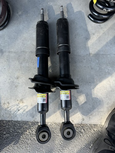 ソイリッチ 2023-2024 Toyota Sequoia Hybrid Front Strut Pair Oem 48510