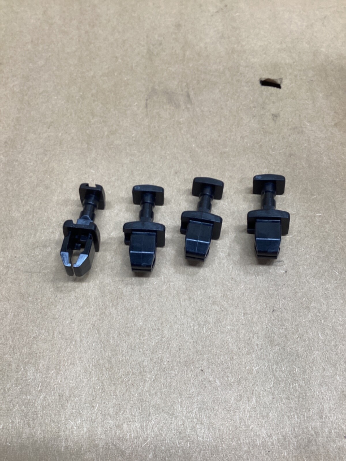 LOT OF 4 YORK COLEMAN LUXAIRE S1-02131399000 1/4 TURN DOOR LOT OF 4 YORK COLEMAN LUXAIRE S1-02131399000 1/4 TURN DOOR