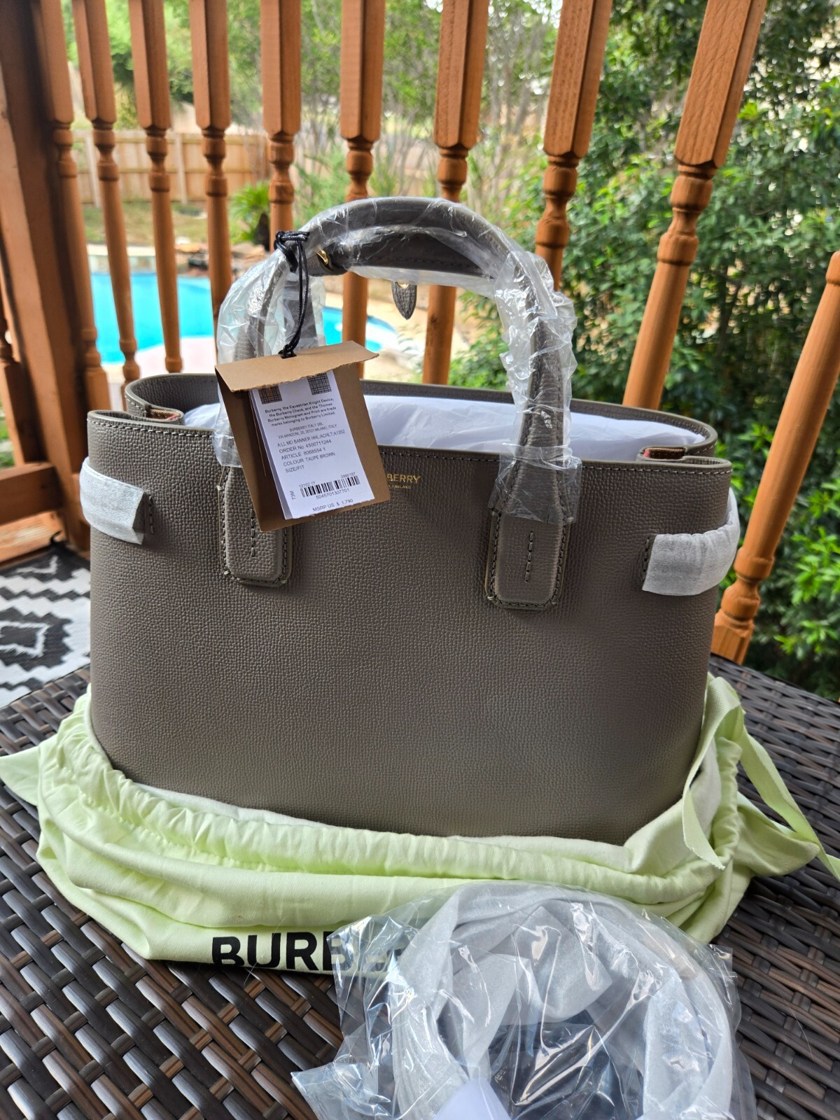 【BURBERRY】LL MD SOFT TB TOTE GC9◆8112231143118 Amazon.com: BURBERRY Tb Medium Leather Tote, Black